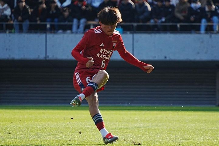 画像: 左足で蹴って、そのまま左足で着地するキックモーションの増田（写真：浅野凜太郎）