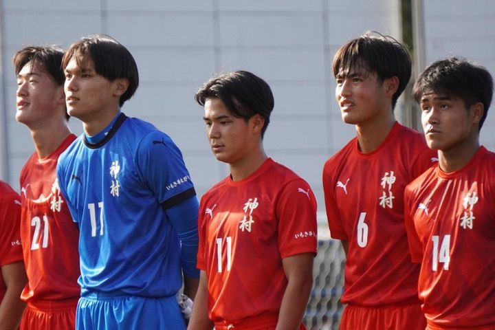 画像: 試合後、表情が晴れなかった徳村（写真中央、右から2番目 縄手猟）