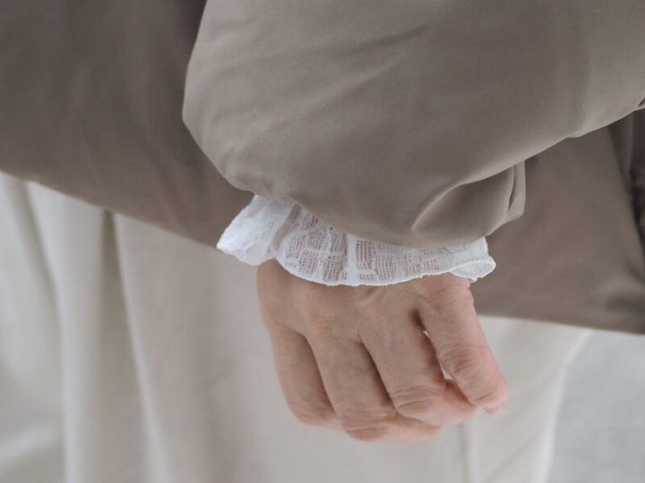 フリルブラウス