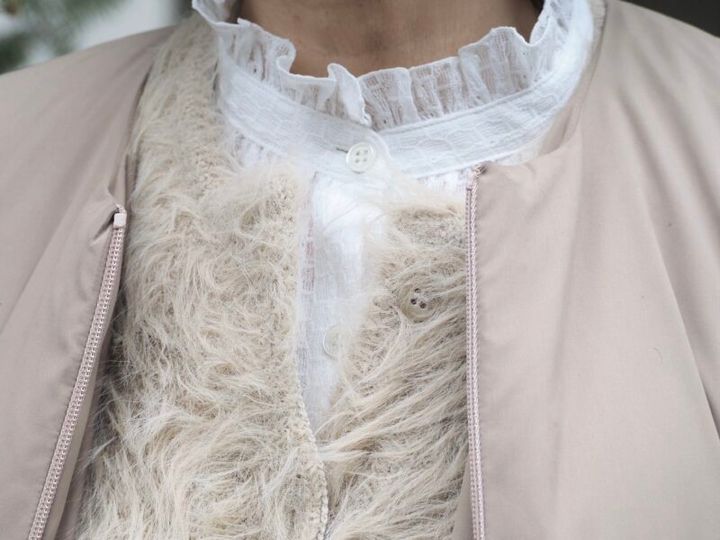 フリルブラウス