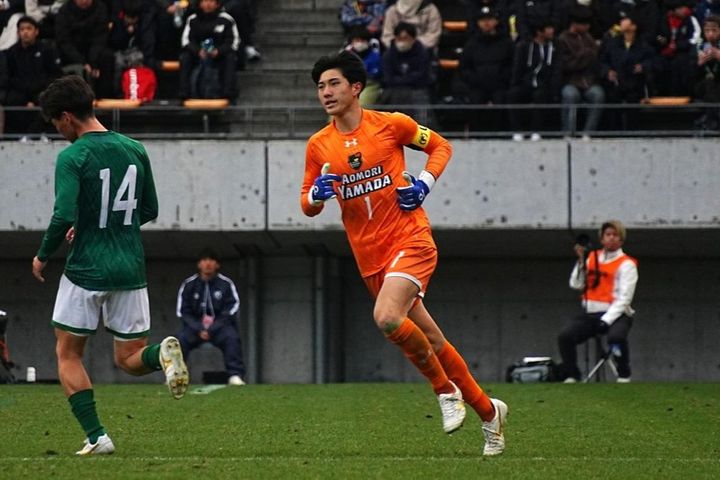 画像: 後半終了間際のセットプレーで前線に上がる松田（写真：浅野凜太郎）