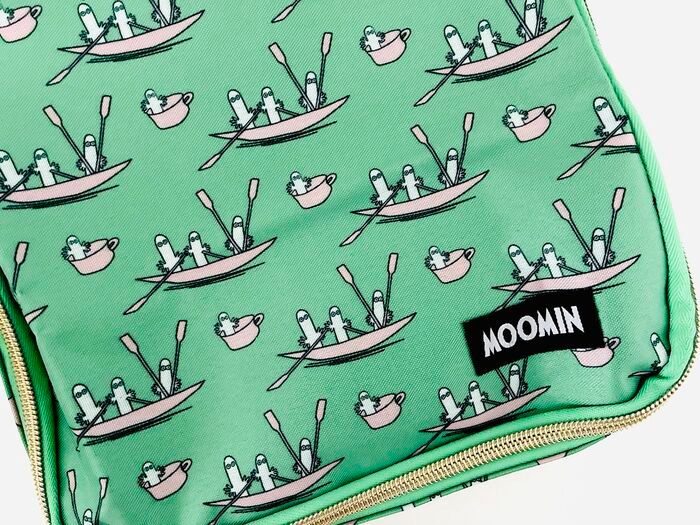 GLOW（グロー）2026年1.2月合併号、大きいポーチの生地感を見せるためのドアップの画像