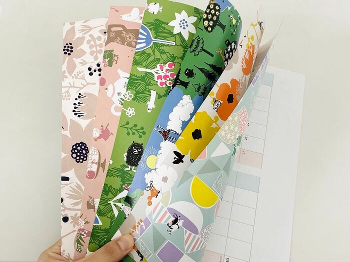 GLOW（グロー）2026年1.2月合併号、カレンダーの絵柄前頁をチラ見せした画像