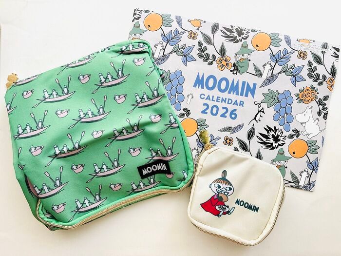 GLOW（グロー）2026年1.2月合併号の付録3点を並べた画像。ポーチが2個とカレンダー