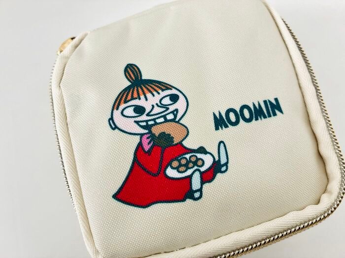 GLOW（グロー）2026年1.2月合併号、小さいポーチの生地の様子がわかるアップの画像