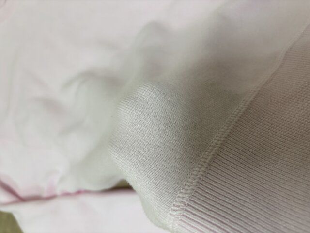 ユニクロスムースコットンクルーネックセーターの生地感