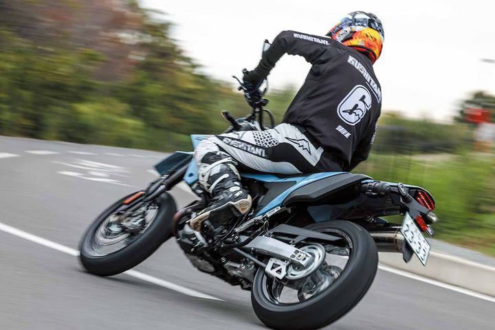 【スズキ DR-Z4SM】アクセル一開、魂が蘇る本気のモタードフィール