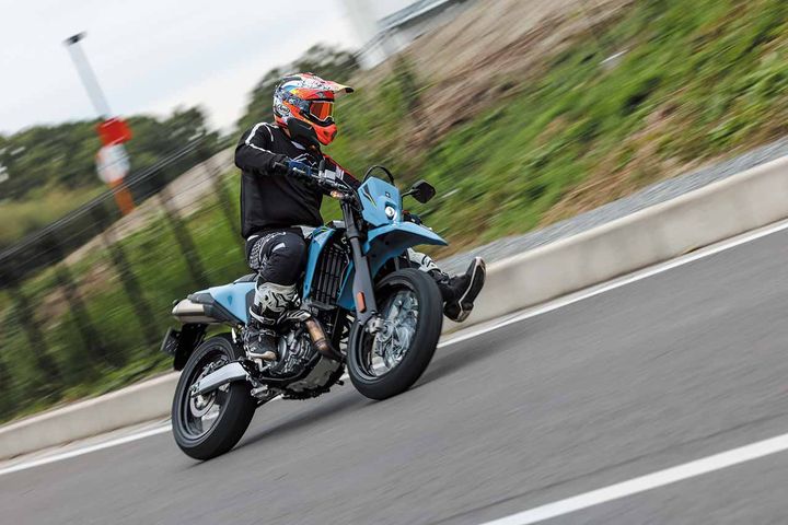 【スズキ DR-Z4SM】アクセル一開、魂が蘇る本気のモタードフィール