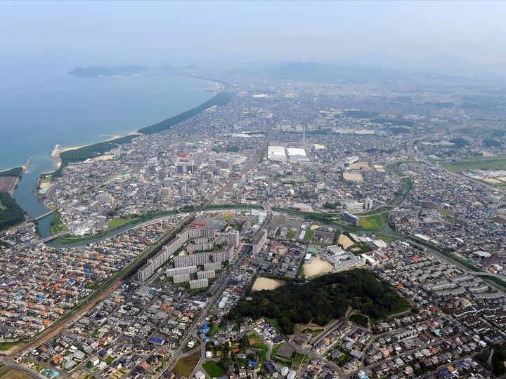 大東建託は、福岡県に住む20歳以上の男女を対象に幸福度調査を実施し、「いい部屋ネット 街の幸福度ランキング2025＜福岡県版＞」を発表。福岡県民が選んだ「街の幸福度（自治体）」ランキングの2位は「古賀市」、では2年連続1位に輝いた自治体は？