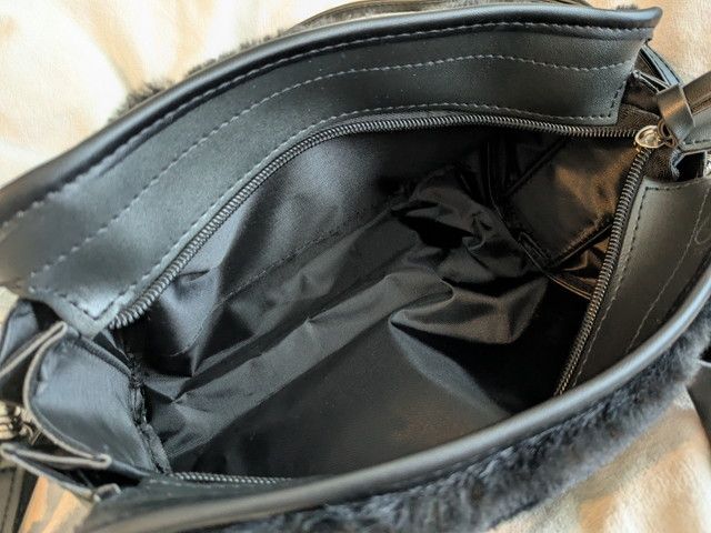 バッグ内側と大きめの内ポケット