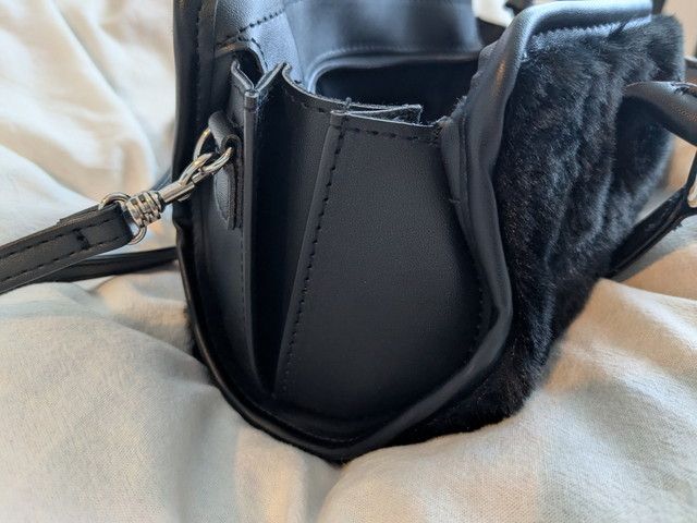 バッグのサイドマチと立体的なフォルム