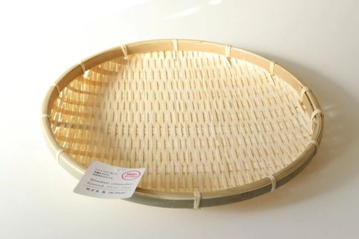 ダイソーの竹ざる 丸（約33cm）のビジュアル