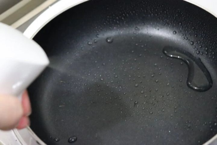 ダイソーの便利なオイルスプレー（240mL）