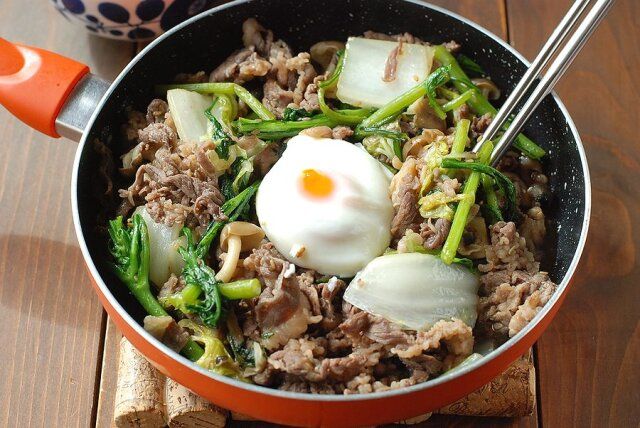 野菜たっぷり牛小間すき焼き