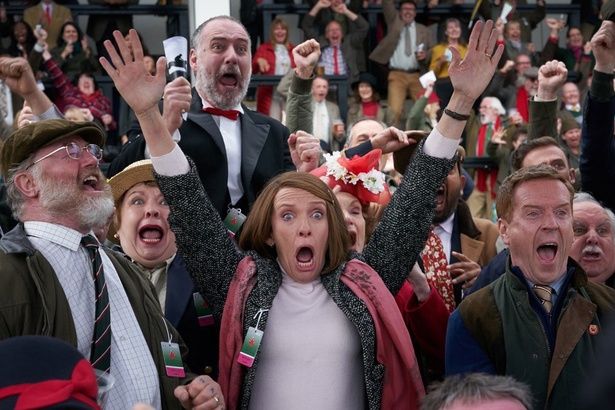 ドリームアライアンスを応援することでジャンたちの人生も輝いていく(『ドリーム・ホース』) [c]Everett Collection/AFLO