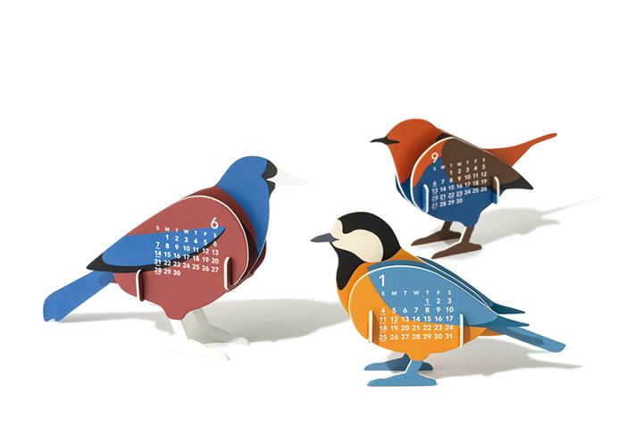 6羽の鳥に囲まれて、デスクまわりが賑やかに