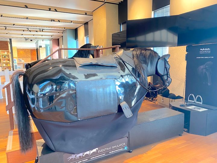 「馬事公苑」ホースギャラリー2