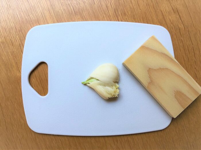 「かまぼこ板」捨てるの待ったー！！キッチンで大活躍の優秀グッズに大変身するんです♪