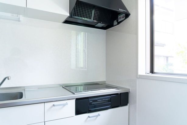 キッチンはスッキリがらーんとさせておきたい Luce / PIXTA(ピクスタ)