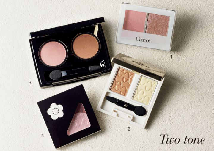 1. どんな服にも合うミルクティーのような優しいベージュ×パールピンク。チャコット アイシャドウデュオ601 ¥1,540／チャコット・コスメティクス 2. 軽やかなクリーム色×オレンジブラウン。エレガンス エタンセル アルモニーアイズ 04 ¥3,850／エレガンス コスメティックス 3. 温かみのあるピンク×オレンジ。アサイーやローズヒップオイル配合で、まぶたを乾燥から守る。MiMC ビオモイスチュアシャドー38 ¥4,180 ／MIMC 4.かわいらしさとエレガントさが共存するナチュラルピンク×シックパープル。アイオープナーA017 ¥1,650 ／マリークヮント
