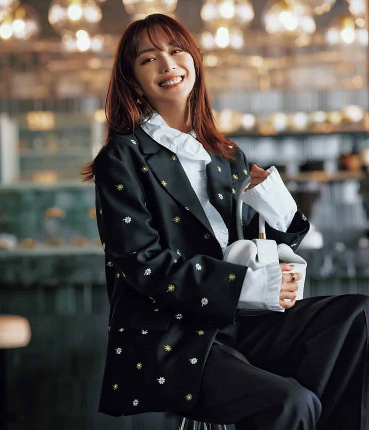 蛯原友里, 黒コーデ