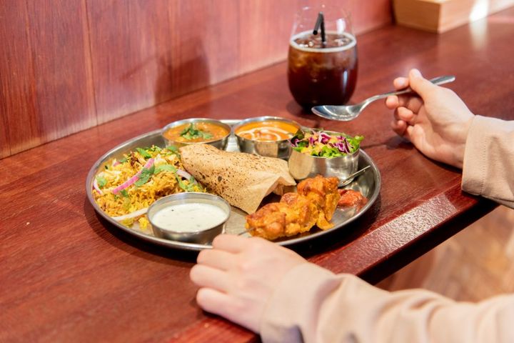 【大人のソロ部】おひとりさま限定!? 南インド料理店「エリックサウスマサラダイナー神宮前」の欲張りワンプレートで大満足！