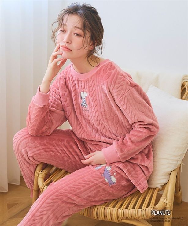 「【PEANUTS/ピーナッツ】SNOOPY/スヌーピー刺繍ケーブルフリース長袖トップス/ルームウェア」(4389円)、「【PEANUTS/ピーナッツ】SNOOPY/スヌーピーケーブル編みフリースロングパンツ/ルームウェア」(4389円)