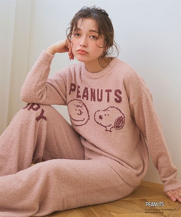 「【PEANUTS/ピーナッツ】SNOOPYもこもこルームウェアトップス」(5489円)、「【PEANUTS/ピーナッツ】SNOOPYもこもこルームウェアロングパンツ」(5489円)
