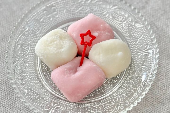 どっちの味が好み？【セブン】に見た目もおめでたい和菓子が登場中です