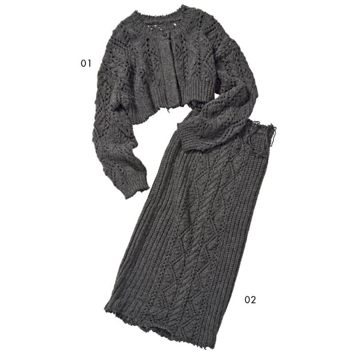 01_ふっくらとしたケーブル編みやショート丈で旬のバランスが叶う。ニットカーディガン￥15,400、02_すっきりシルエットで、カーディガンとセットアップで着ても可愛い。ニットスカート￥14,300（アンヌーク／アンヌーク 新宿ルミネ2店）