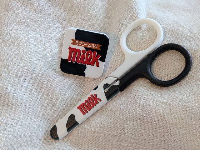 メモとホチキスと缶ケース