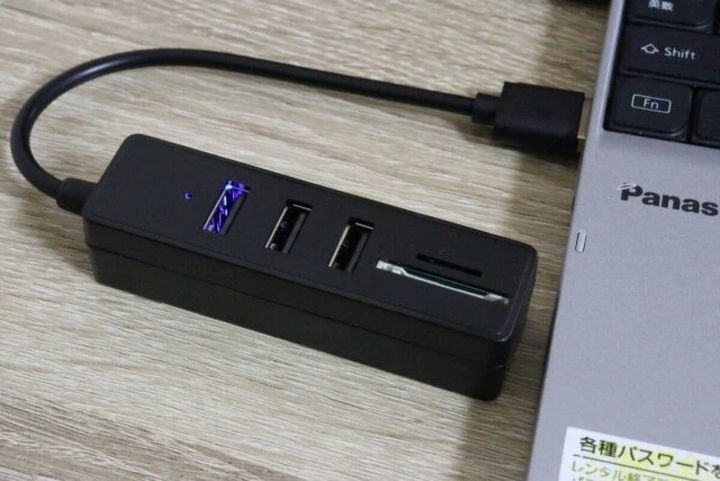 ダイソー Type-A 5in1 USB HUB