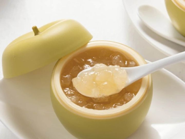 All About ニュース編集部が全国250人を対象に実施した「帰省時の手土産にしたいお土産に関するアンケート」の調査結果から、「帰省時の手土産にしたい鳥取県のお土産」ランキングを発表！ 2位「二十世紀梨ゼリー」を抑えた1位は？（サムネイル画像出典：楽天）