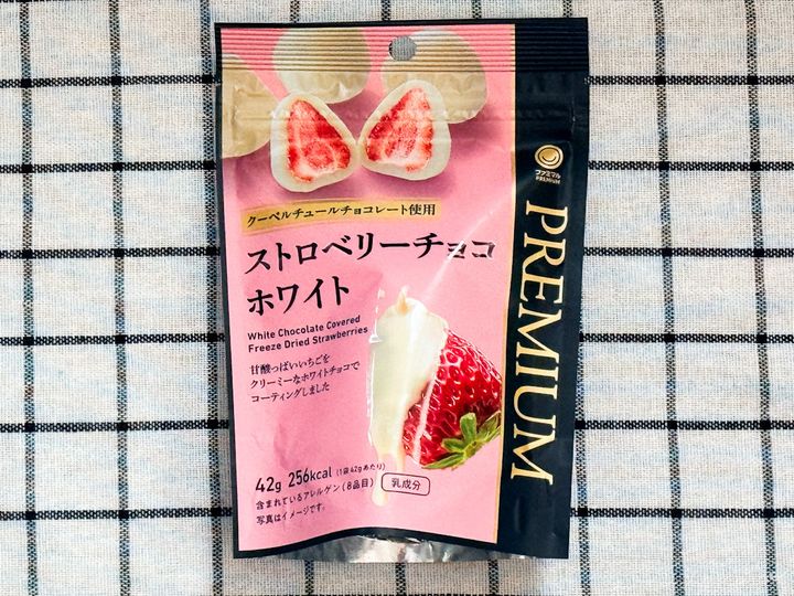 「ファミマのいちご狩り」を発売前に食べてみた！ 今年は“白”をまとったスイーツが登場へ＜試食レポ＞ width=