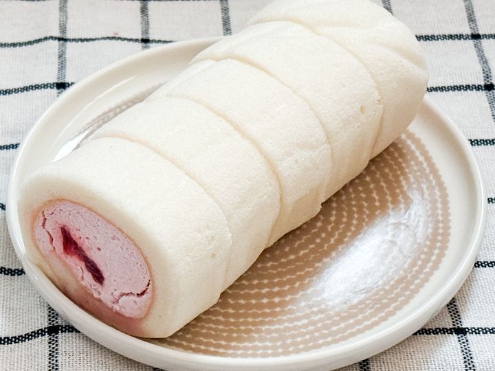 「ファミマのいちご狩り」を発売前に食べてみた！ 今年は“白”をまとったスイーツが登場へ＜試食レポ＞ width=