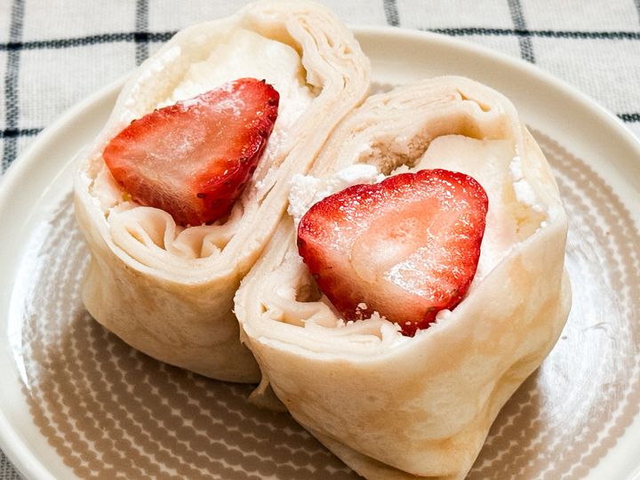 「ファミマのいちご狩り」を発売前に食べてみた！ 今年は“白”をまとったスイーツが登場へ＜試食レポ＞ width=