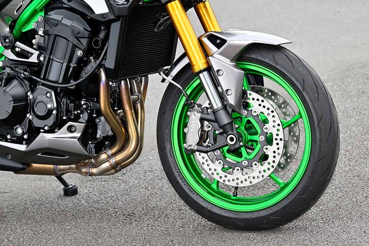 カムプロファイル変更で低燃費と低回転域での力強さを両立。電子制御スロットルバルブ採用