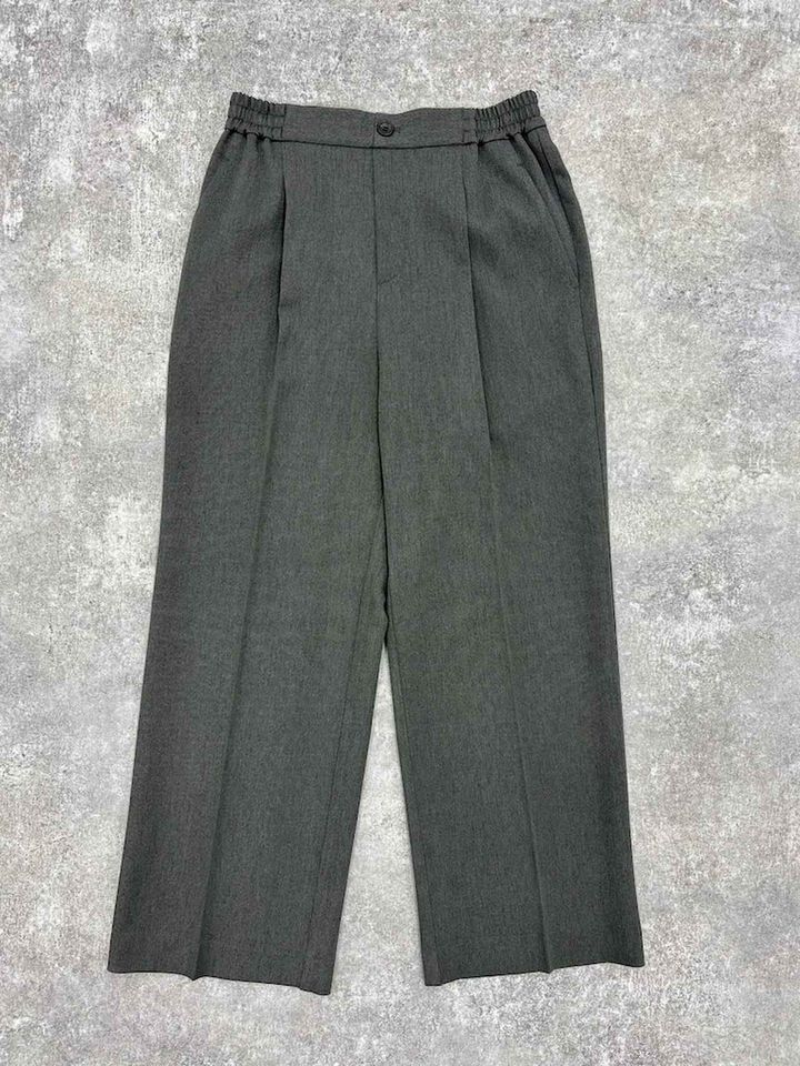 画像: スッキリイージーパンツ/600988（チャコール）¥3,990 出典：グローバルワーク