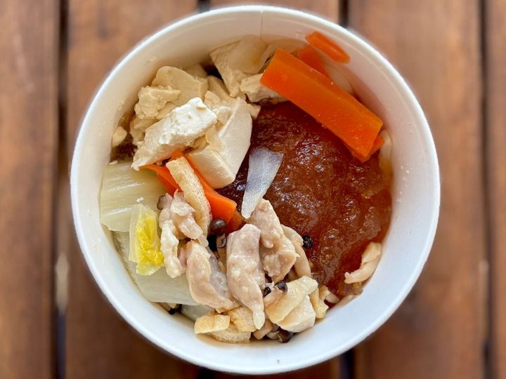 冷えた身体に染みる……【ファミマ】具だくさんの寄せ鍋うどんが美味