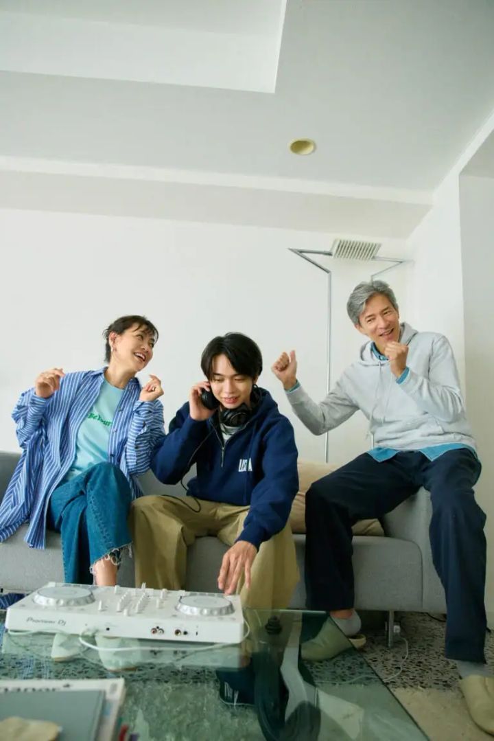 【DAY12】 息子からおすすめの曲を教えてもらった。 いいじゃーん、かっこいいね！