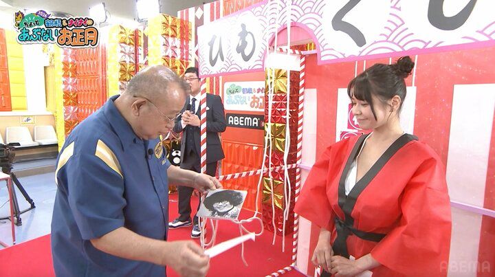 【写真・画像】鶴瓶、“セクシーくじびき”でまさかの写真引く 出演者も「これは当たりやわ！」 2枚目