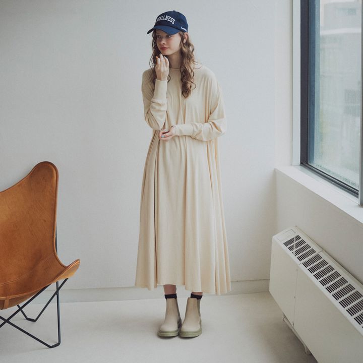 【大人の足元は黒がいい】オールブラックの《ニューバランス》で、いつものコーデを格上げ