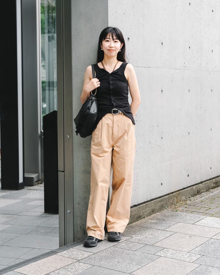 【大人の足元は黒がいい】オールブラックの《ニューバランス》で、いつものコーデを格上げ