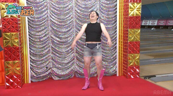 【写真・画像】霜降り・せいや、セクシー美女との“洋服生交換”で衝撃変貌 「ちょっとだけZAZY」の指摘 2枚目