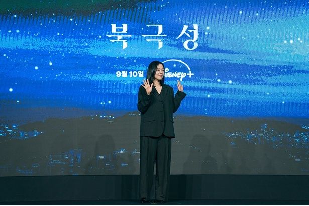 「北極星」でチョン・ジヒョン演じる主人公ムンジュの行動力ある補佐官ミジを演じたイ・サンイ [c]2025 Disney and its related entities