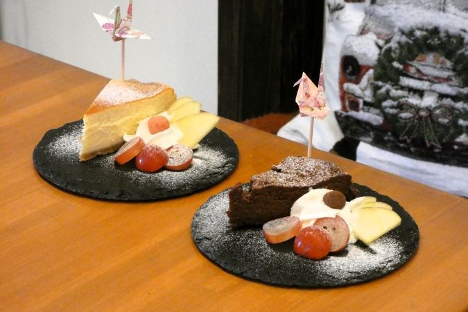 連歌屋珈琲 チーズケーキとチョコレートケーキ