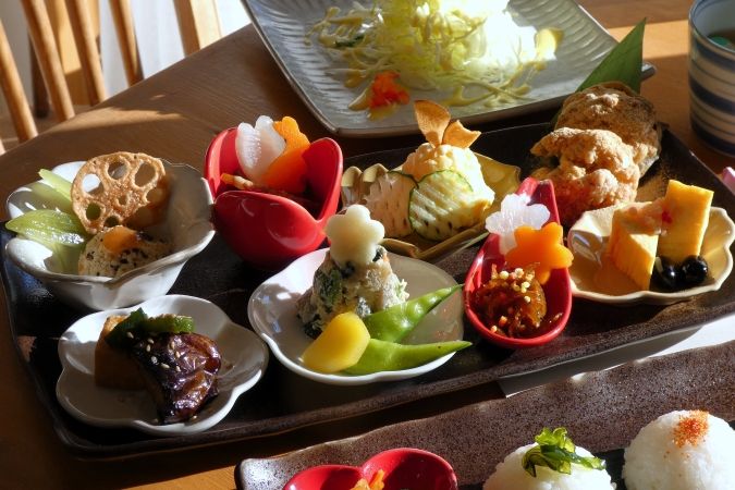 連歌屋珈琲 開運ランチ おかず8種