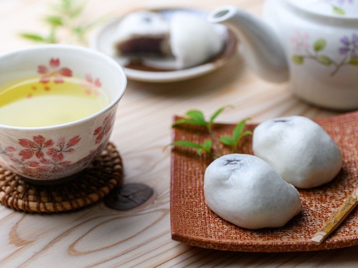 【管理栄養士が回答】和菓子は洋菓子に比べて脂肪分が少なく、カロリーも控えめです。そのためヘルシーと思われがちですが、「太りにくい」とは言えません。分かりやすく解説します。