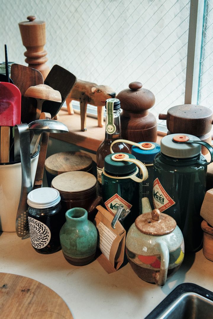 家で友人たちと集い、食事をすることも多い