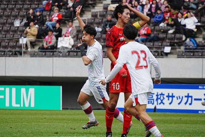 画像: 決勝点を決めた金子（奥、写真：浅野凜太郎）